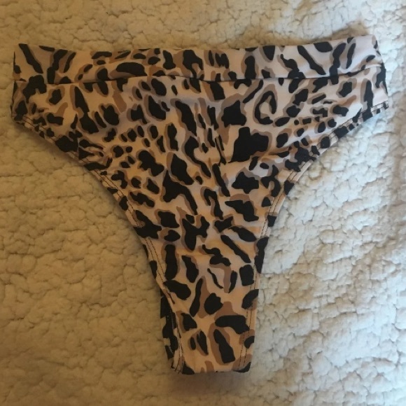NEVER WORN leopard print bikini set - Picture 3 of 7